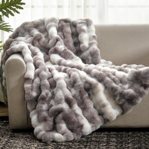Cozy Faux Fur Throw Blanket – Taupe