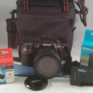 Nikon D200 10.2MP Digital SLR Camera with 18-70mm AF-S DX f/3.5-4.5G IF-ED Nikkor Zoom Lens